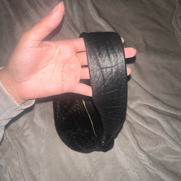 CROSS LEATHER SHOULDER BAG - Picture 5 of 10